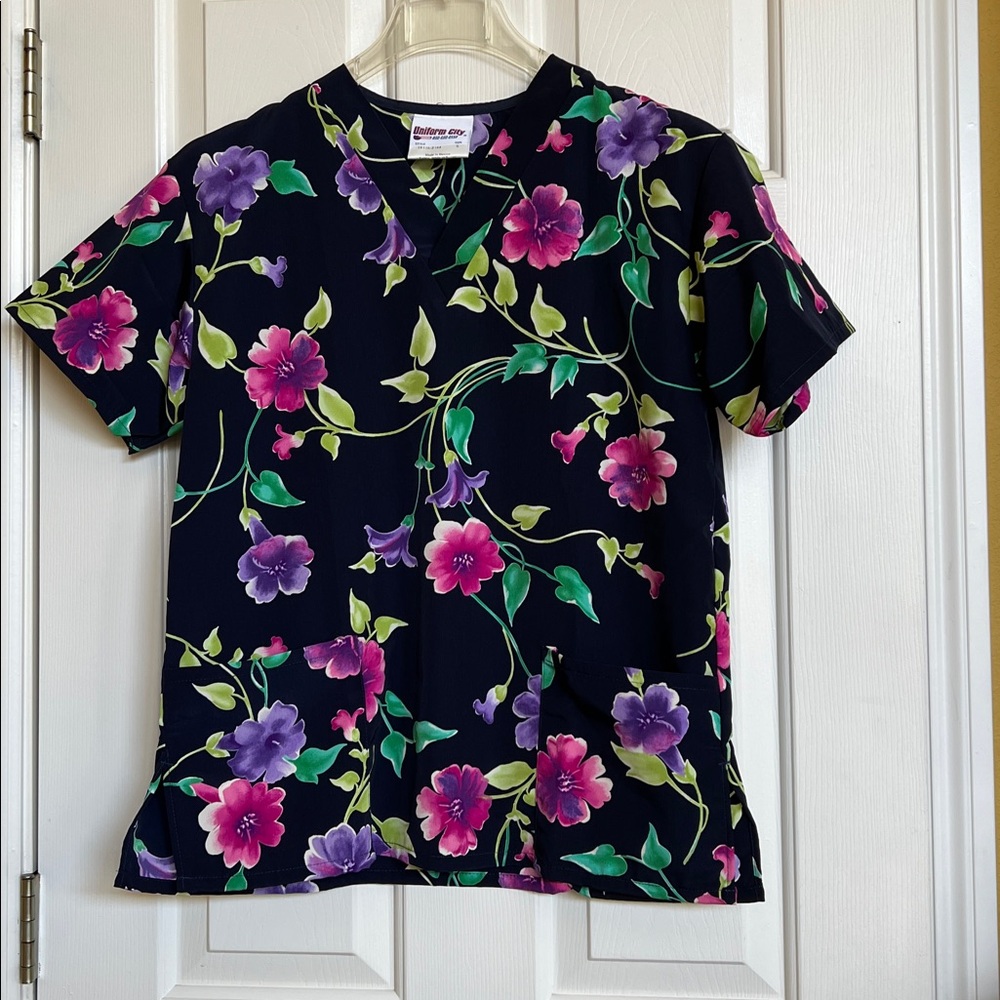 Uniform City scrub tops NWOT